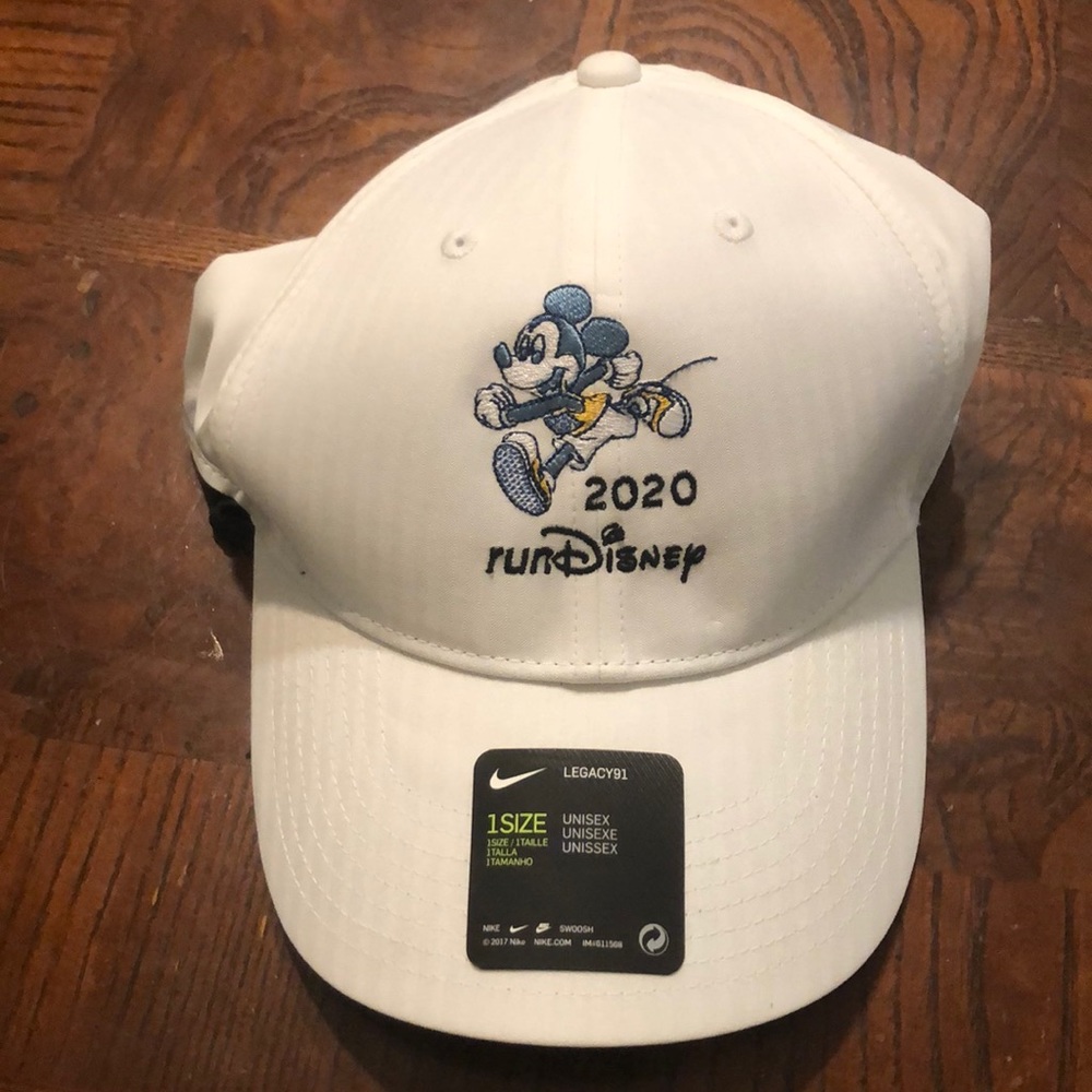 Disney run 2020 white unisex cap New w/tag